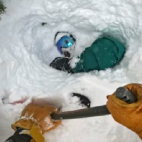 Esquiador encontra homem soterrado e salva a vida dele