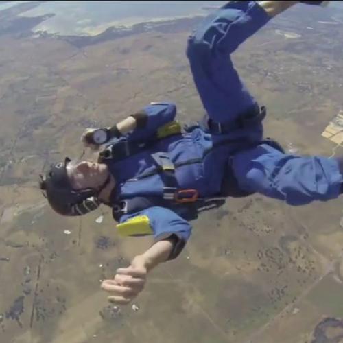 Paraquedista perde a consciência a 9000 pés do chão