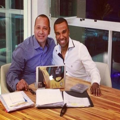 Pai de Neymar Jr., comprou parte dos direitos do grupo de pagode Só pr