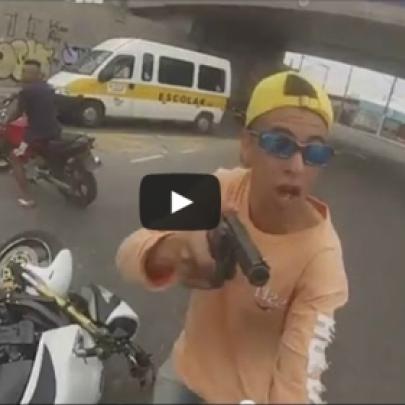 Policial atira em bandido em tentativa de assalto a moto - Incrível!
