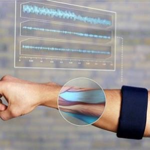 Conheça o MYO: bracelete que permite controlar dispositivo eletrônico
