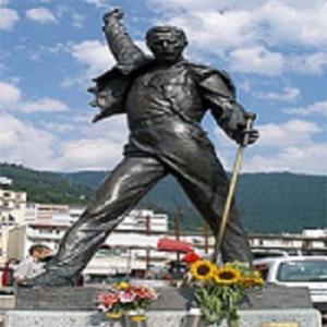 CURIOSIDADE! Conheça a estátua em homenagem a Freddie Mercury!