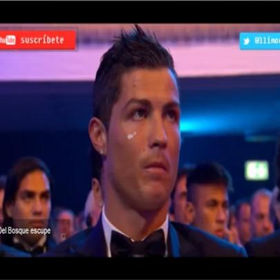 Messi cospe em Cristiano Ronaldo na entrega da Bola de Ouro!