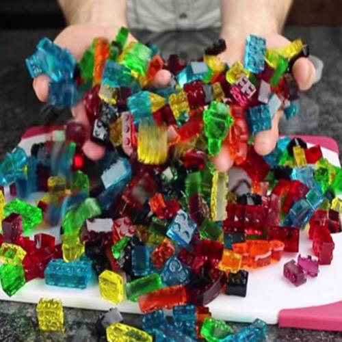 Vídeo ensina como fazer gelatina em formato de peças de LEGO