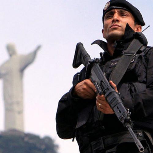 PM do Rio faz milagre e aleijado volta a andar