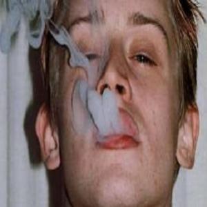 Macaulay Culkin destruído com o vício nas drogas