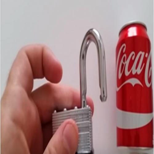 DESCUBRA: Como abrir um cadeado usando apenas uma lata de refrigerante