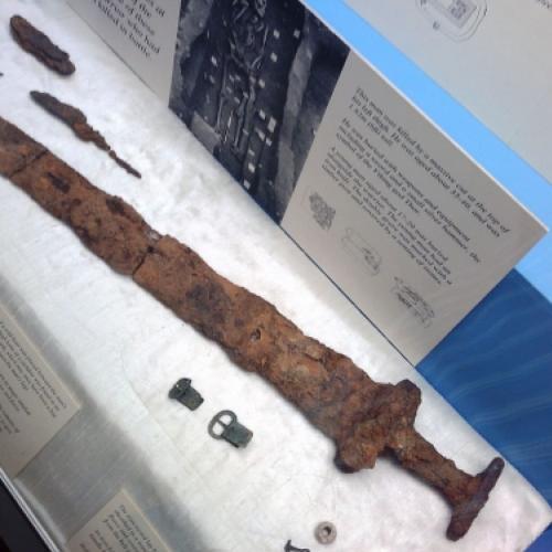 Espada da era pré-viking foi encontrada em lago na Suécia.