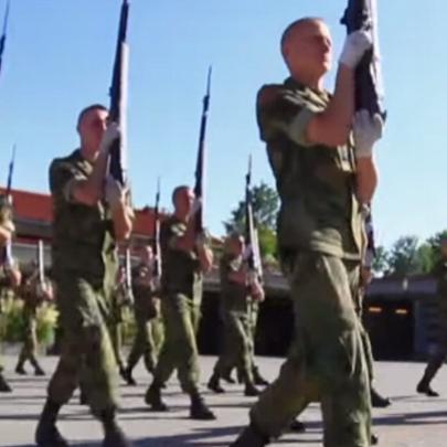 Impressionante apresentação de Ordem Unida do exército da Noruega