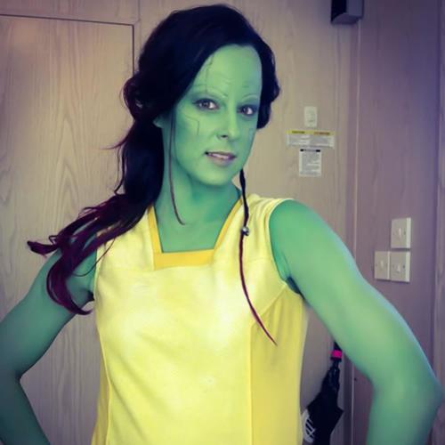 Fotos de Chloe Bruce como dublê de Gamora em Guardião das Galáxias