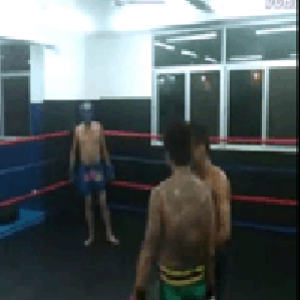 Brigão de rua VS lutador de Muay Thai