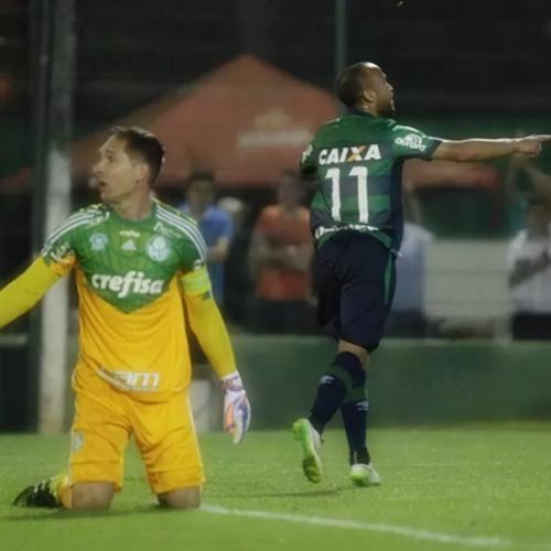 Brasileirão 2015: Palmeiras leva goleada e fica fora do G-4