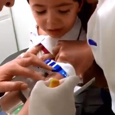 Bernardo fazendo seu primeiro exame de sangue