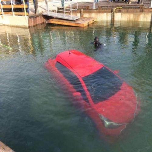 Motorista cai em lago após seguir as indicações do GPS