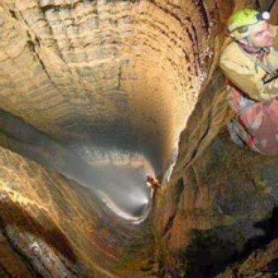 Caverna Voronya, a caverna mais profunda do mundo