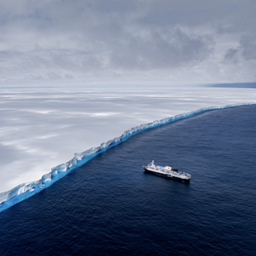 O maior iceberg do mundo e suas cavernas esculpidas pela erosão