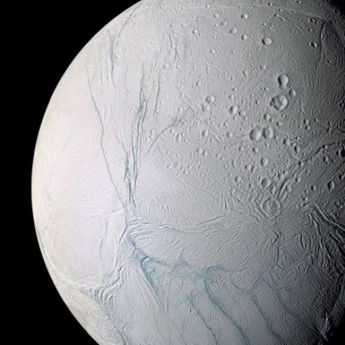 Lua de Saturno abriga Oceano, aumentando possibilidade de Vida